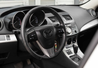 Подержанный автомобиль Mazda 3 Sedan 2011 года (11 фото)