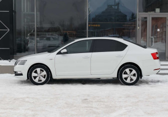 Подержанный автомобиль Skoda Octavia Liftback 2018 года (8 фото)