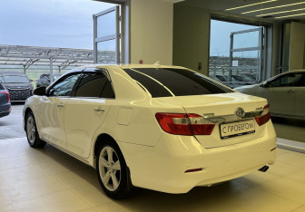 Подержанный автомобиль Toyota Camry Sedan 2013 года (6 фото)