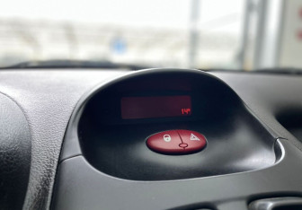 Подержанный автомобиль Peugeot 206 Hatchback 2008 года (13 фото)