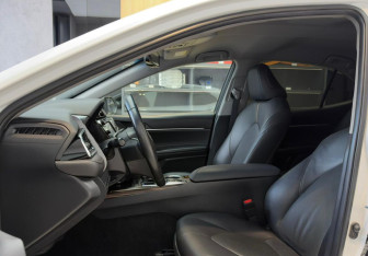 Подержанный автомобиль Toyota Camry Sedan 2018 года (8 фото)