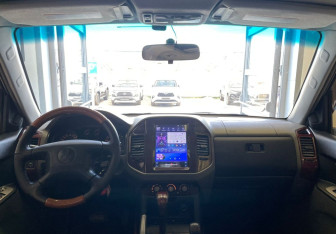 Подержанный автомобиль Mitsubishi Pajero 2003 года (11 фото)