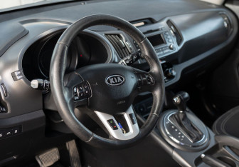 Подержанный автомобиль Kia Sportage 2011 года (11 фото)
