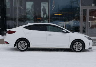 Подержанный автомобиль Hyundai Elantra Sedan 2019 года (4 фото)