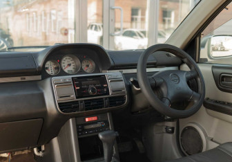 Подержанный автомобиль Nissan X-Trail 2001 года (10 фото)