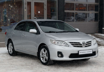 Подержанный автомобиль Toyota Corolla Sedan 2013 года (3 фото)