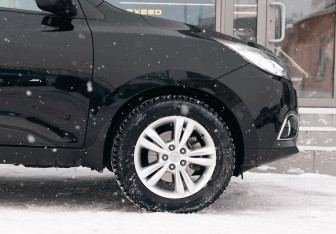 Подержанный автомобиль Hyundai ix35 2012 года (9 фото)