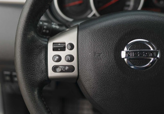 Подержанный автомобиль Nissan Tiida Hatchback 2013 года (12 фото)