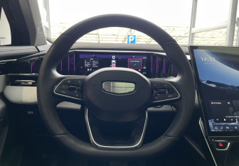 Подержанный автомобиль Geely Atlas 2024 года (11 фото)