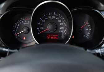 Подержанный автомобиль Kia Rio Hatchback 2017 года (13 фото)