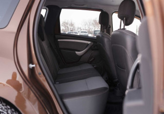 Подержанный автомобиль Renault Duster 2015 года (16 фото)