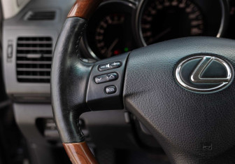 Подержанный автомобиль Lexus RX 2007 года (12 фото)