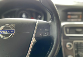Подержанный автомобиль Volvo S60 2015 года (15 фото)