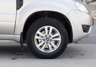 Подержанный автомобиль Ford Escape 2008 года (9 фото)