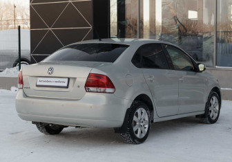 Подержанный автомобиль Volkswagen Polo Sedan 2012 года (5 фото)