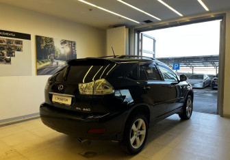 Подержанный автомобиль Lexus RX 2004 года (4 фото)