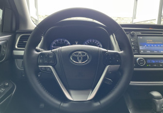 Подержанный автомобиль Toyota Highlander 2014 года (12 фото)