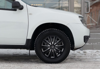 Подержанный автомобиль Renault Duster 2017 года (9 фото)