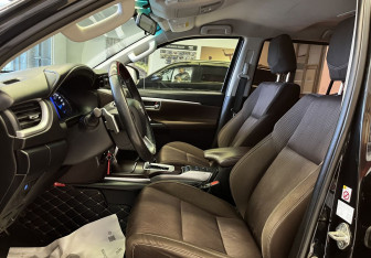 Подержанный автомобиль Toyota Fortuner 2017 года (12 фото)