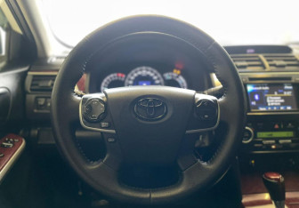 Подержанный автомобиль Toyota Camry Sedan 2013 года (10 фото)