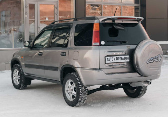 Подержанный автомобиль Honda CR-V 2000 года (7 фото)