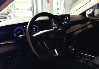Подержанный автомобиль Toyota Camry Sedan 2024 года (10 фото)