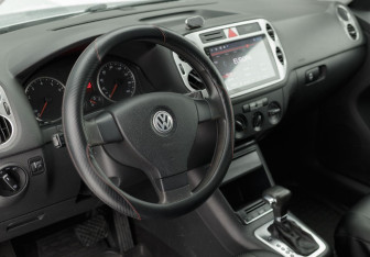 Подержанный автомобиль Volkswagen Tiguan 2009 года (11 фото)