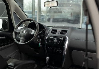 Подержанный автомобиль Suzuki SX4 Hatchback 2013 года (10 фото)