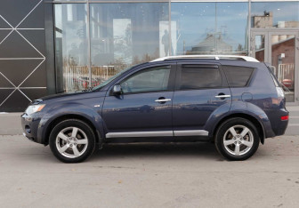 Подержанный автомобиль Mitsubishi Outlander 2008 года (8 фото)