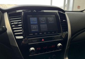 Подержанный автомобиль Mitsubishi Pajero Sport 2021 года (14 фото)