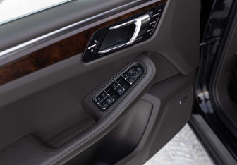 Подержанный автомобиль Porsche Macan 2015 года (15 фото)