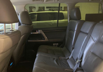 Подержанный автомобиль Toyota Land Cruiser Suv 2010 года (14 фото)