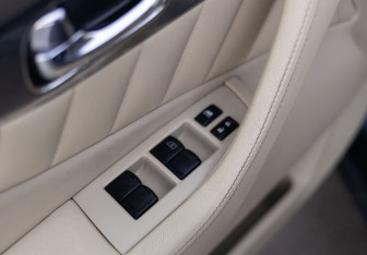 Подержанный автомобиль Infiniti FX 2008 года (19 фото)