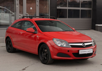 Подержанный автомобиль Opel Astra Hatchback 2010 года (3 фото)
