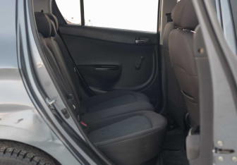 Подержанный автомобиль Hyundai i20 2010 года (15 фото)