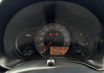 Подержанный автомобиль Toyota Vitz 2017 года (13 фото)