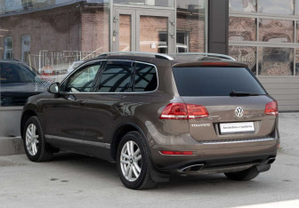 Подержанный автомобиль Volkswagen Touareg 2013 года (7 фото)