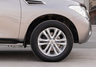 Подержанный автомобиль Nissan Patrol 2011 года (9 фото)