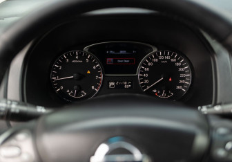 Подержанный автомобиль Nissan Pathfinder 2014 года (13 фото)