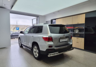 Подержанный автомобиль Toyota Highlander 2011 года (6 фото)