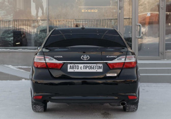 Подержанный автомобиль Toyota Camry Sedan 2016 года (6 фото)