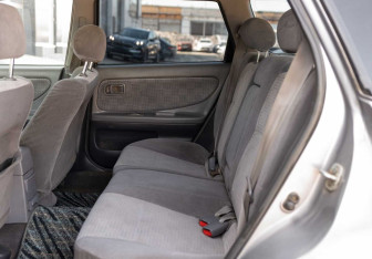 Подержанный автомобиль Nissan Avenir 2001 года (17 фото)