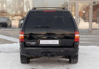 Подержанный автомобиль Ford Explorer 2005 года (6 фото)