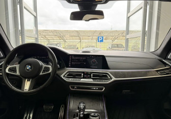 Подержанный автомобиль BMW X7 2019 года (17 фото)