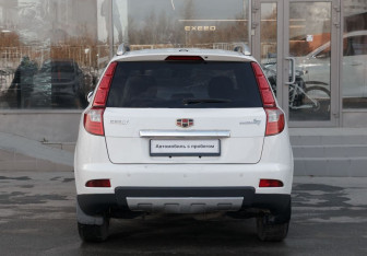 Подержанный автомобиль Geely Emgrand X7 2016 года (6 фото)