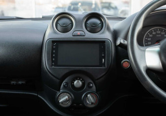 Подержанный автомобиль Nissan March Hatchback 2012 года (13 фото)