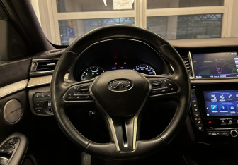 Подержанный автомобиль Infiniti QX50 2018 года (13 фото)