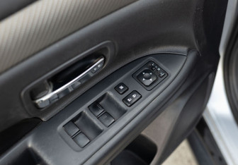 Подержанный автомобиль Mitsubishi Outlander 2012 года (18 фото)