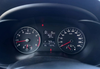 Подержанный автомобиль Kia Rio Sedan 2017 года (14 фото)