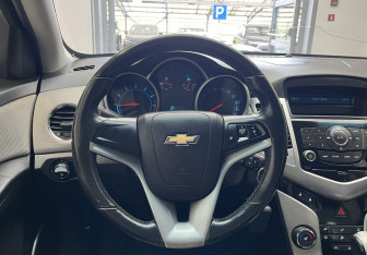 Подержанный автомобиль Chevrolet Cruze Sedan 2011 года (9 фото)